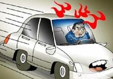 宝来司机向宝马司机打招呼未被理睬 两次别车