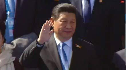 习近平出席俄红场阅兵式 向三军仪仗队挥手致意
