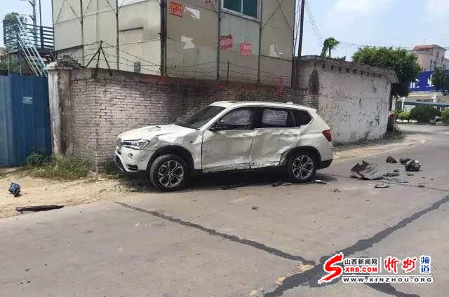 广东一夫妇闹离婚争产 夫妻豪车大碰撞