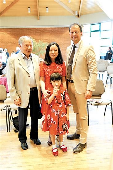 重庆6岁女孩德国办画展当地人感叹不可思议（图）