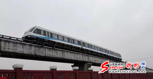 中国首条中低速磁浮成功上线试车