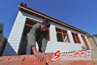 河北“大头娃娃”出生即患脑积水 与母蜗居30年